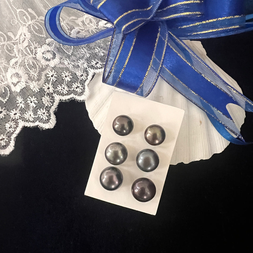 Dark Gray Pearl Studs