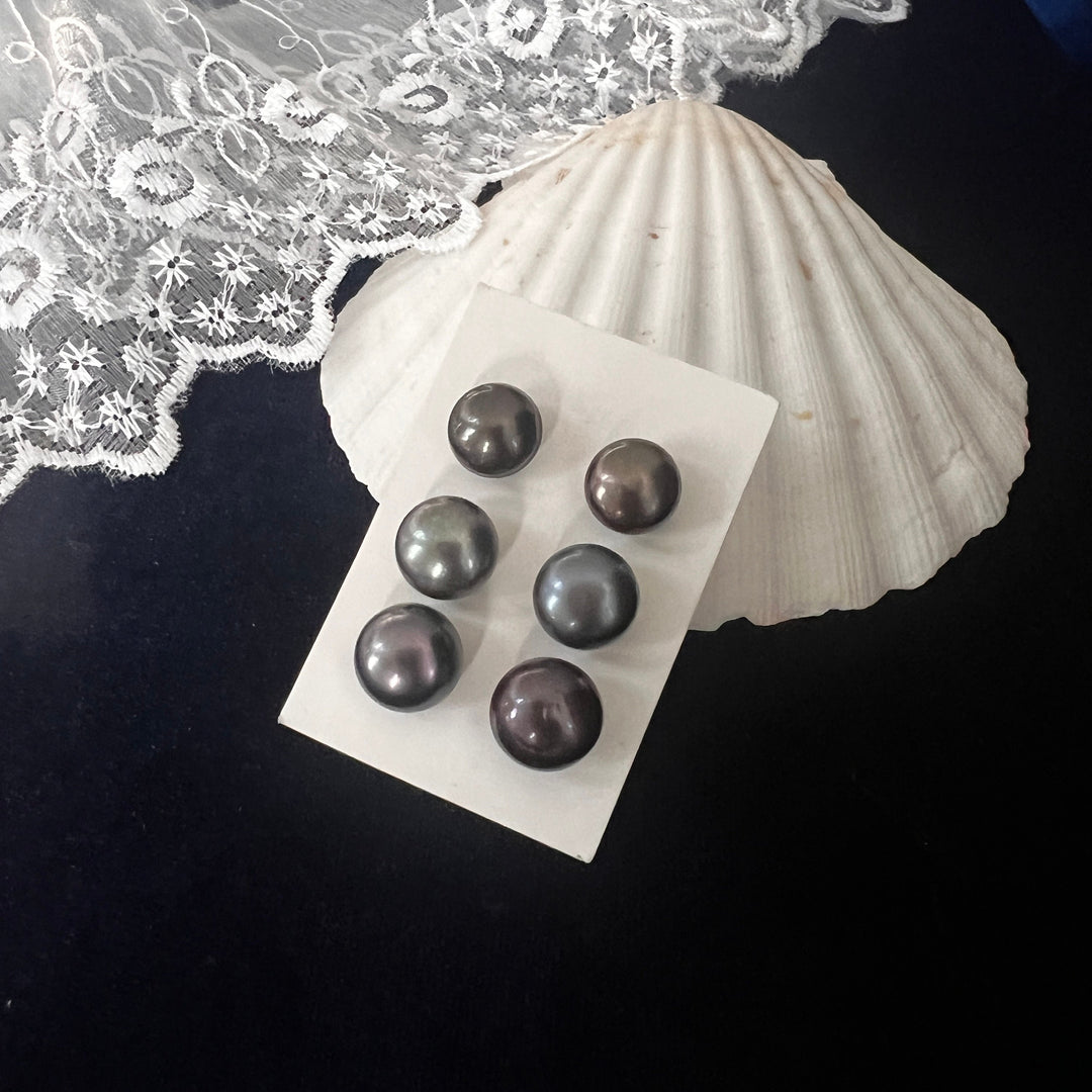 Dark Gray Pearl Studs