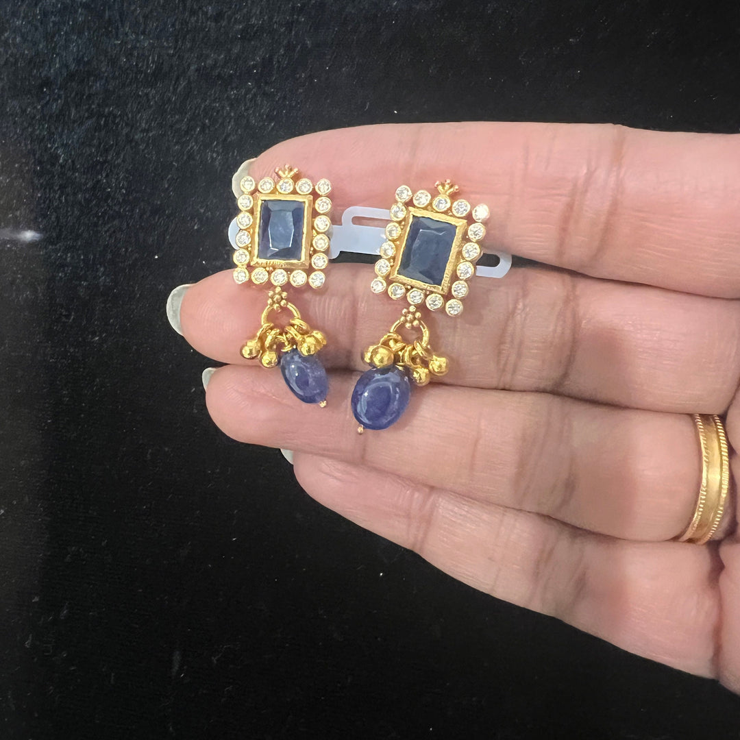 Sapphire temple choker