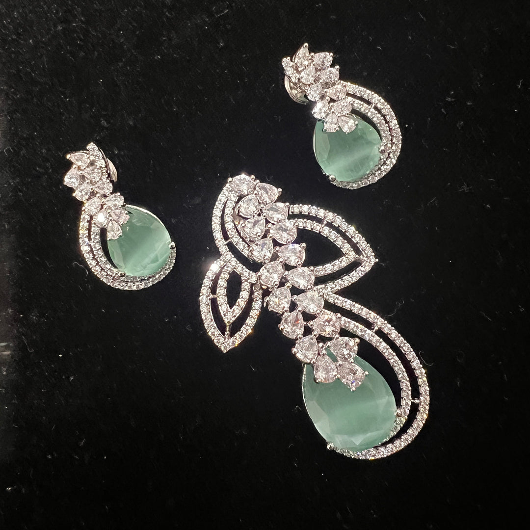 silver color Pendant set