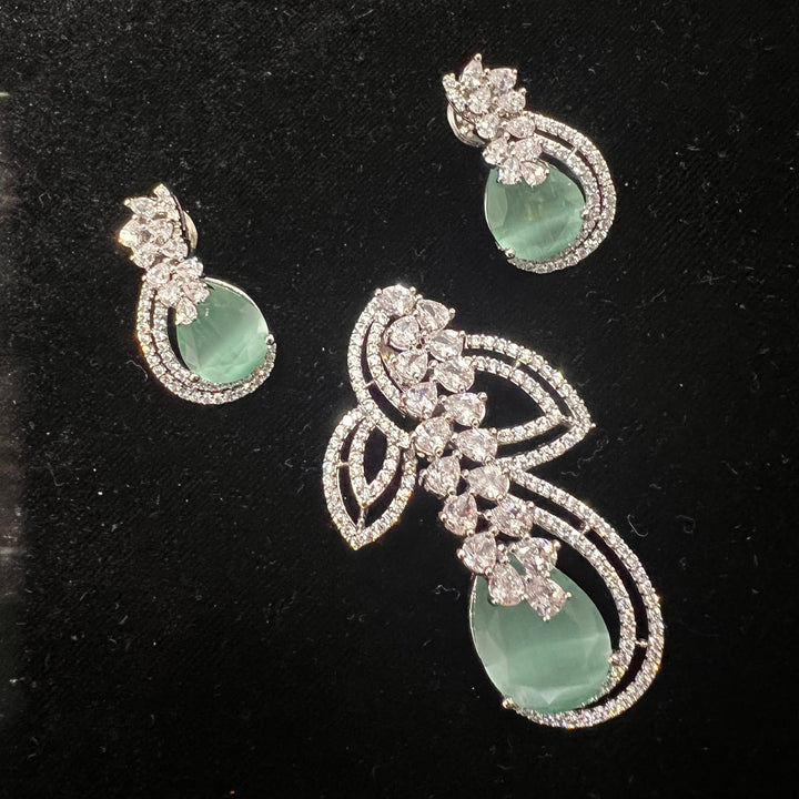 silver color Pendant set