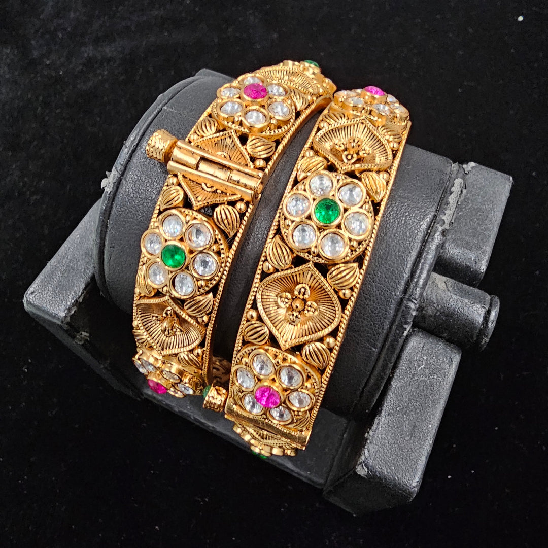 Nakshi Kundan