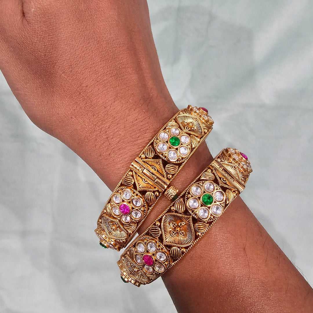 Nakshi Kundan