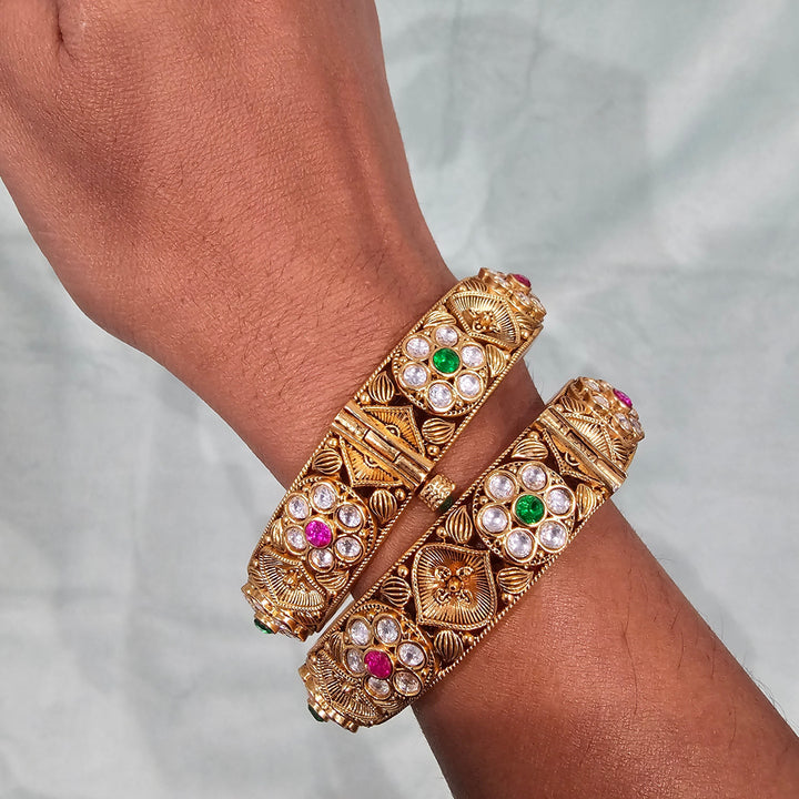 Nakshi Kundan