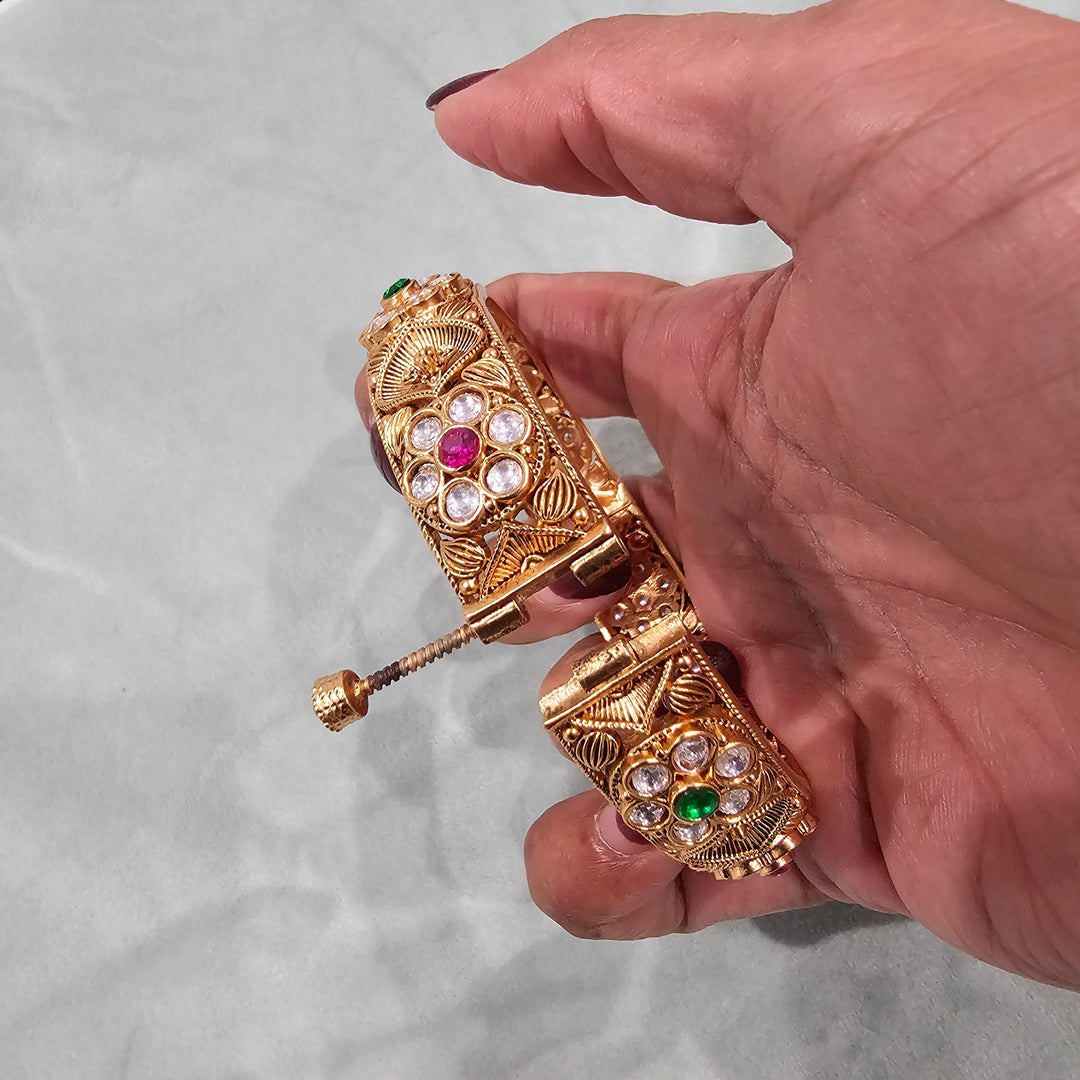 Nakshi Kundan