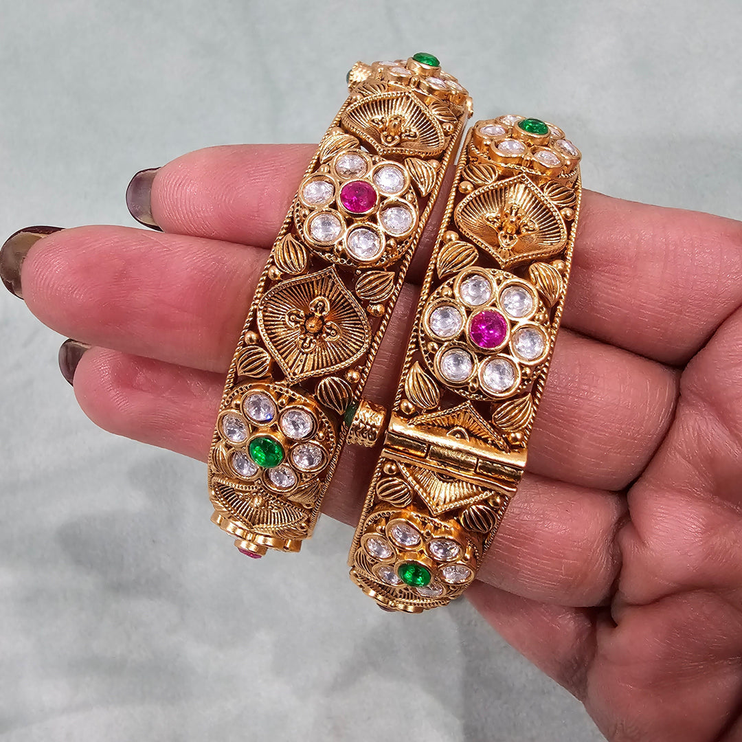 Nakshi Kundan
