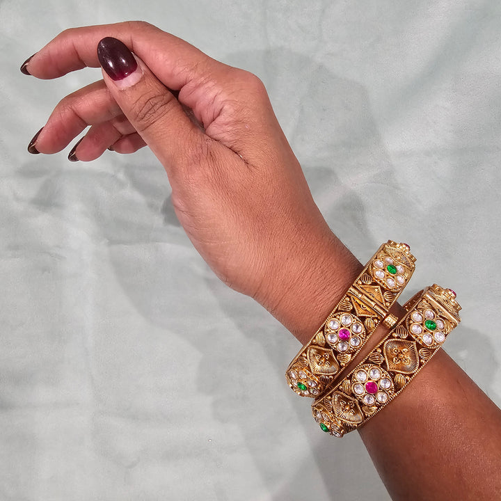 Nakshi Kundan