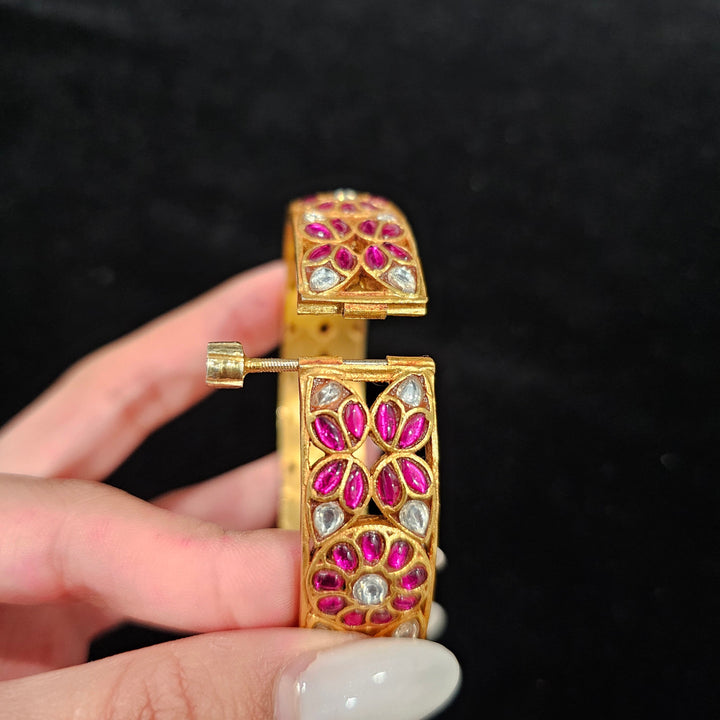 Single Kundan kada