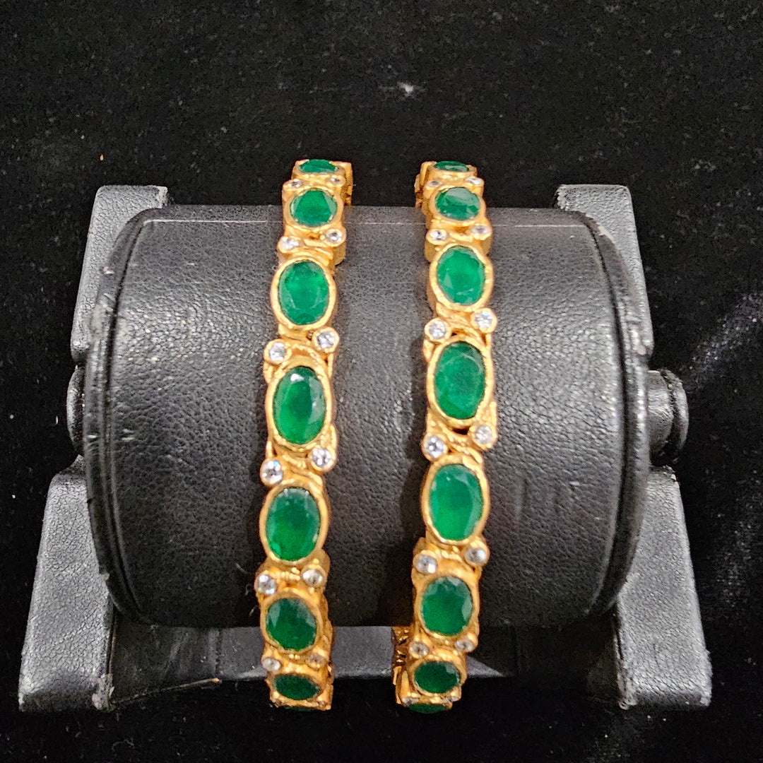 2.8 emerald Bangle set