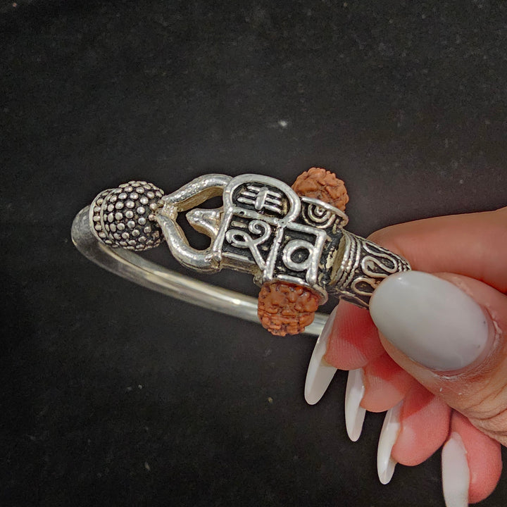 2.10 silver Mens kada