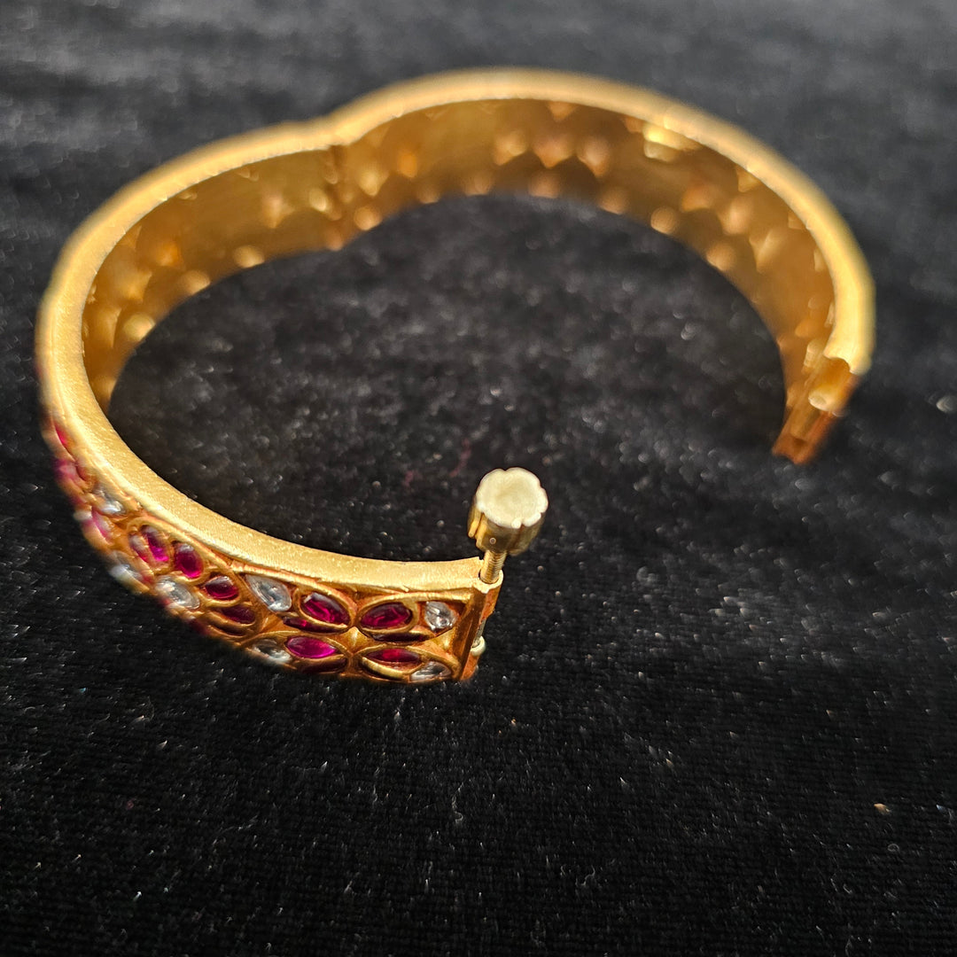 Single Kundan kada