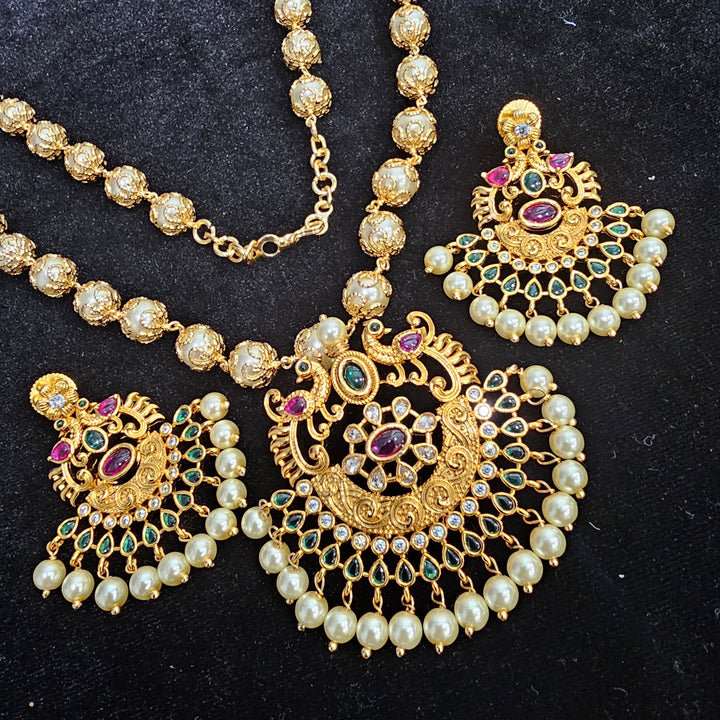 Traditional Pendant set