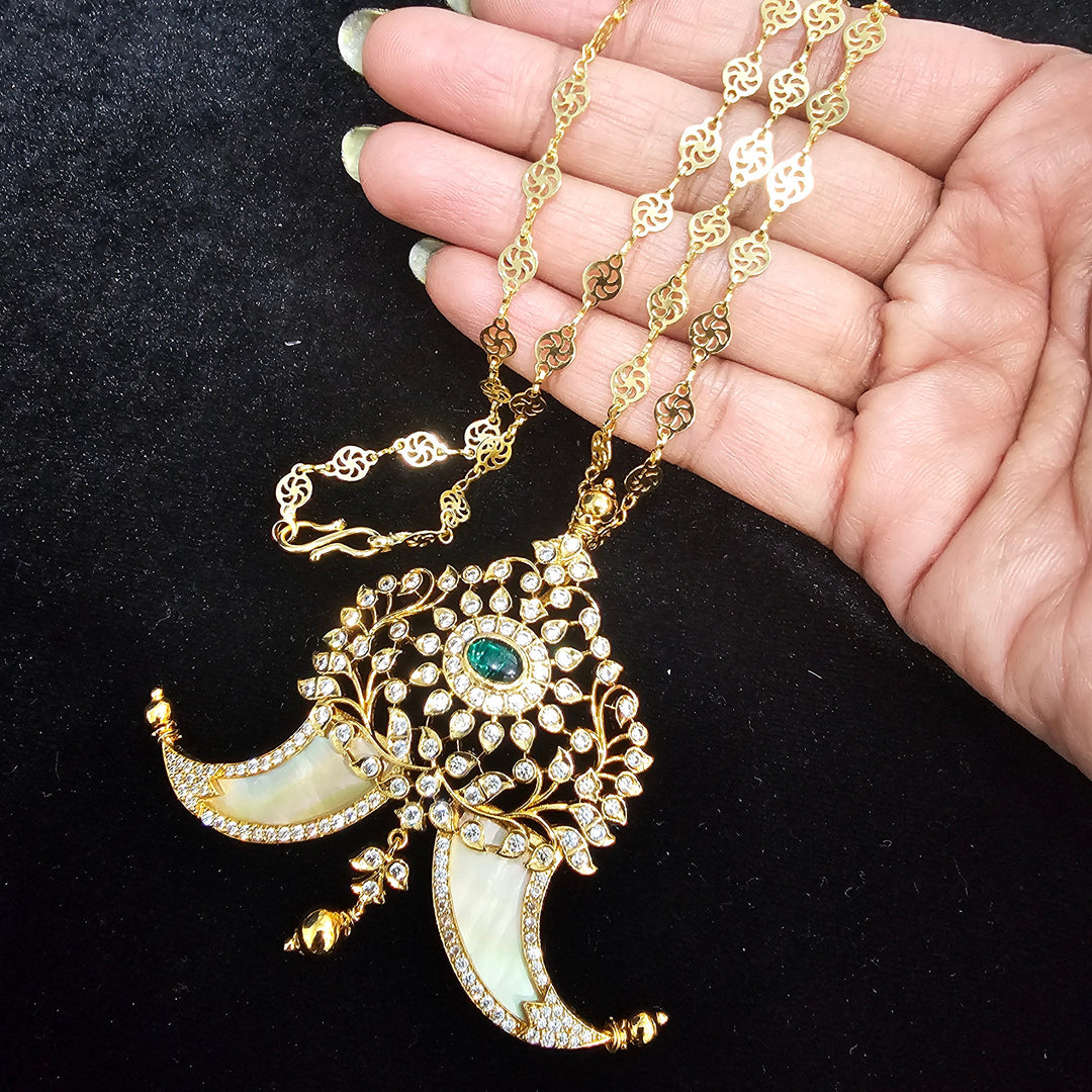 Puli goru pendant