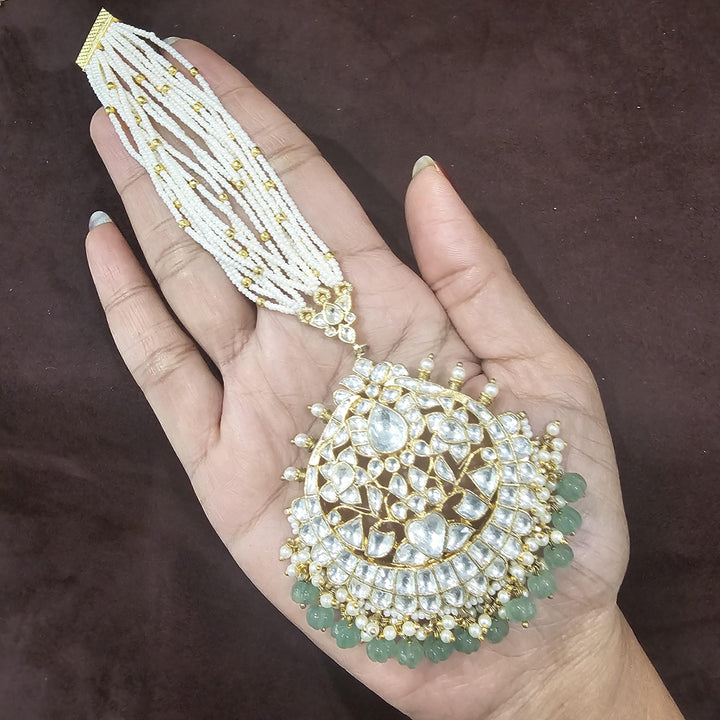 Kundan maang tikka