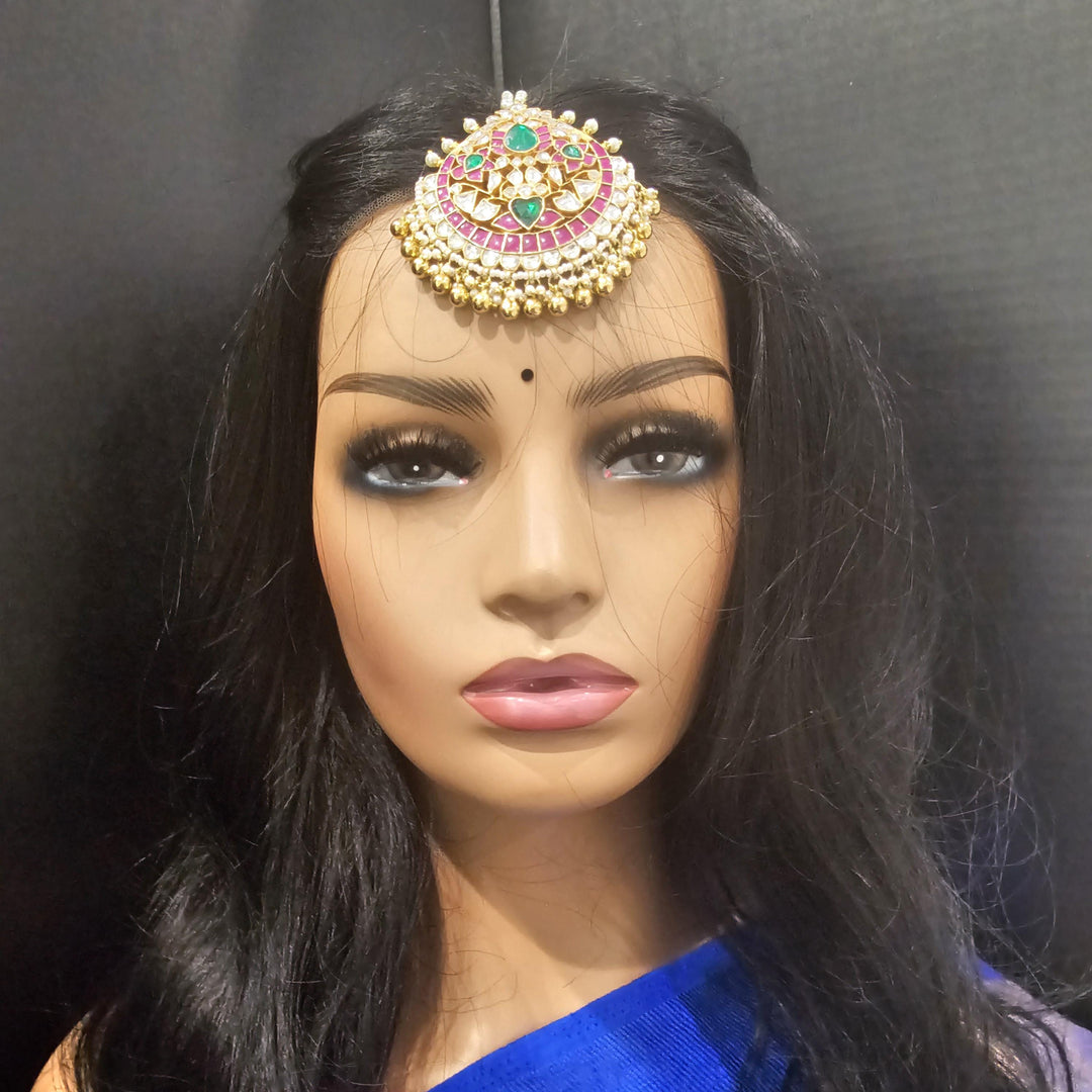 Kundan maang tikka