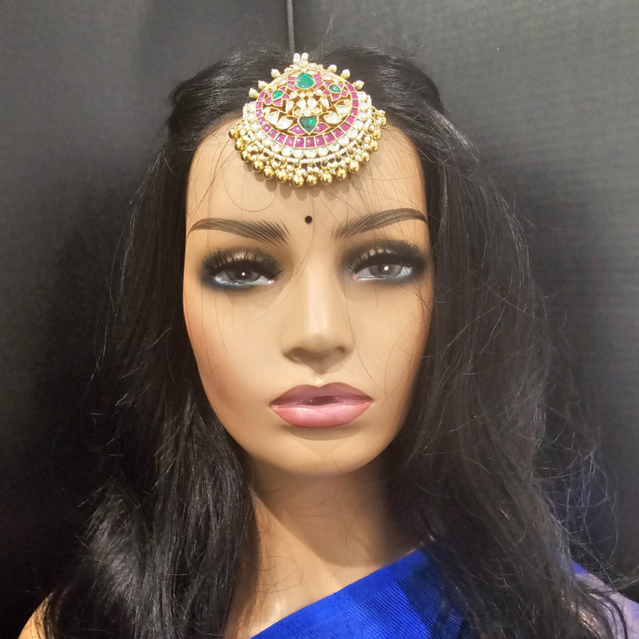 Kundan maang tikka