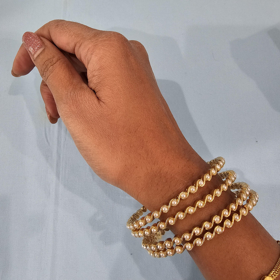 Pearl Bangles Se