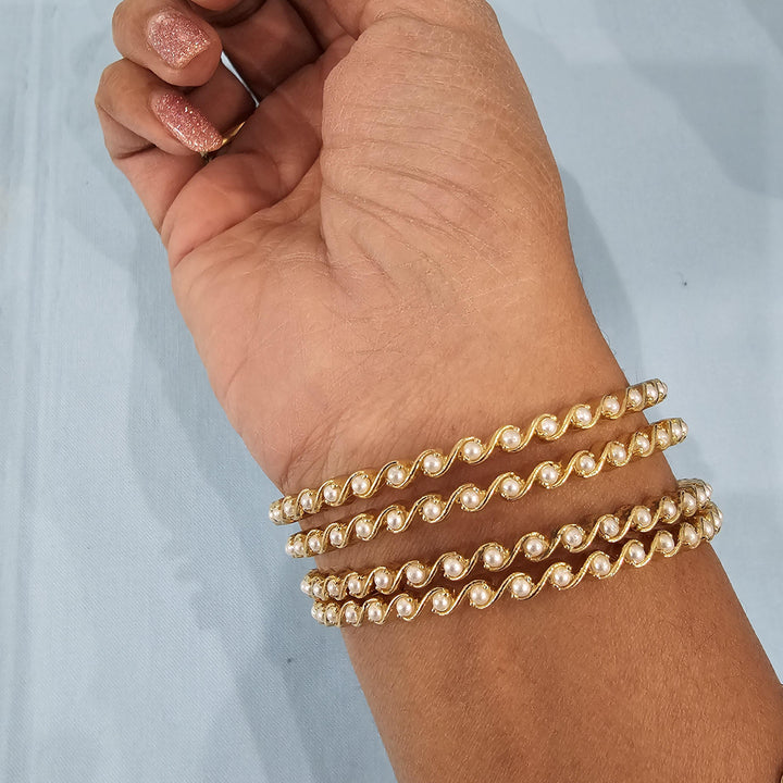 Pearl Bangles Se