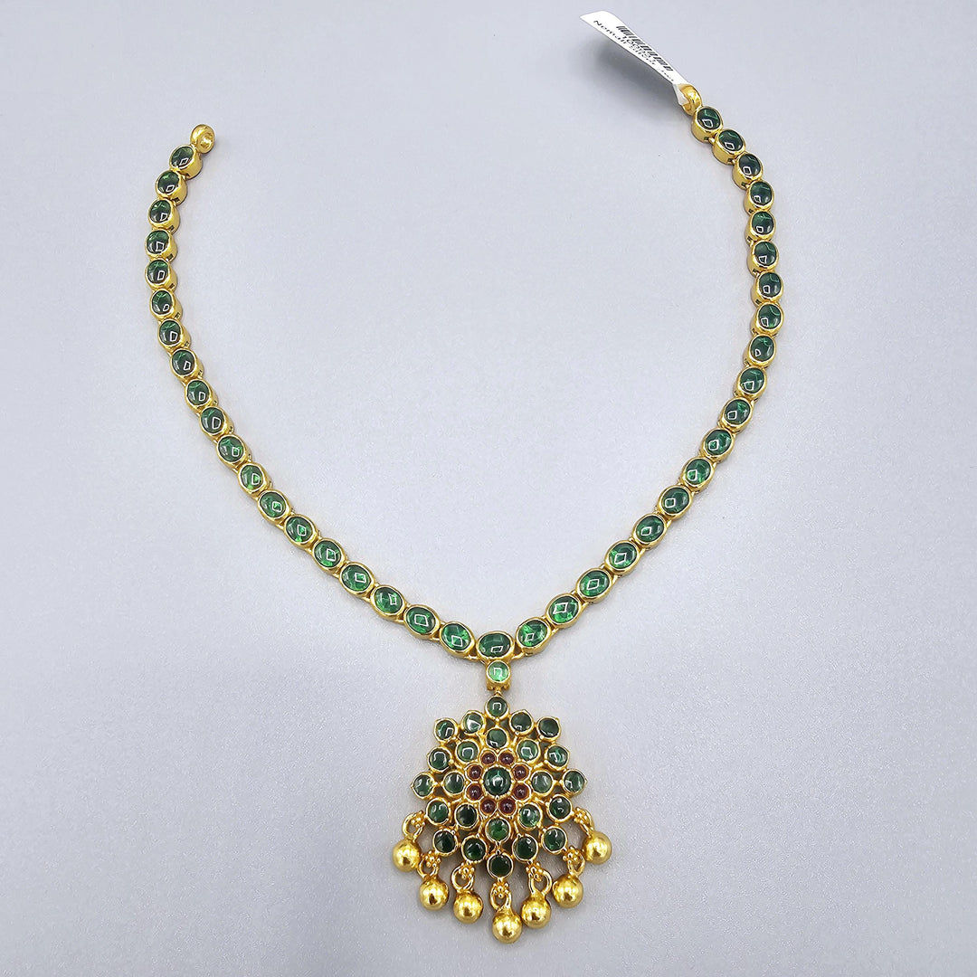 Green pots stone necklace