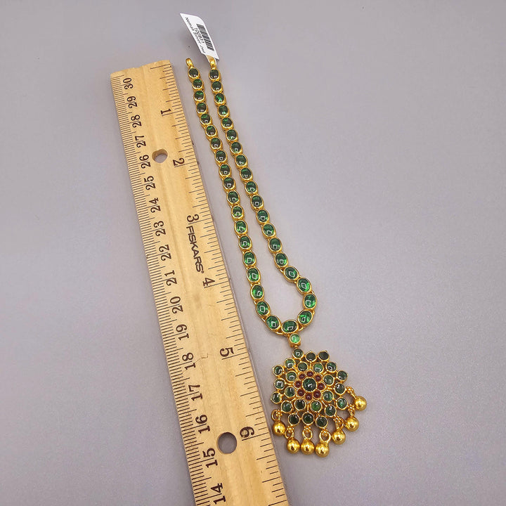 Green pots stone necklace