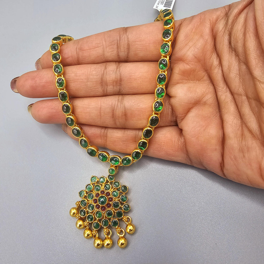 Green pots stone necklace