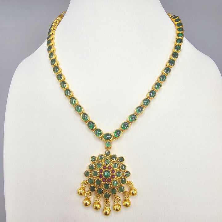 Green pots stone necklace
