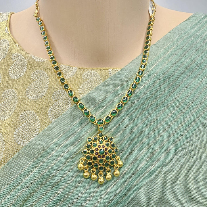 Green pots stone necklace
