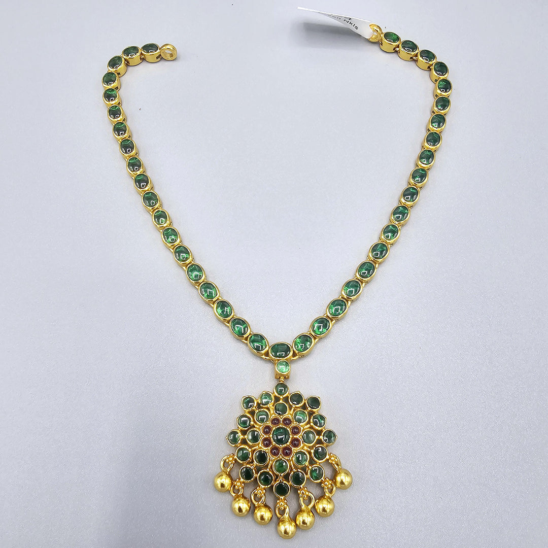 Green pots stone necklace