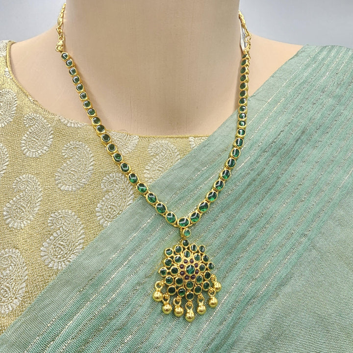 Green pots stone necklace
