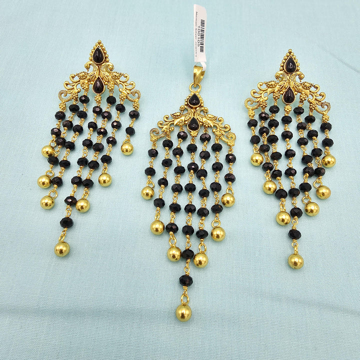 Black bEADS Pendant set