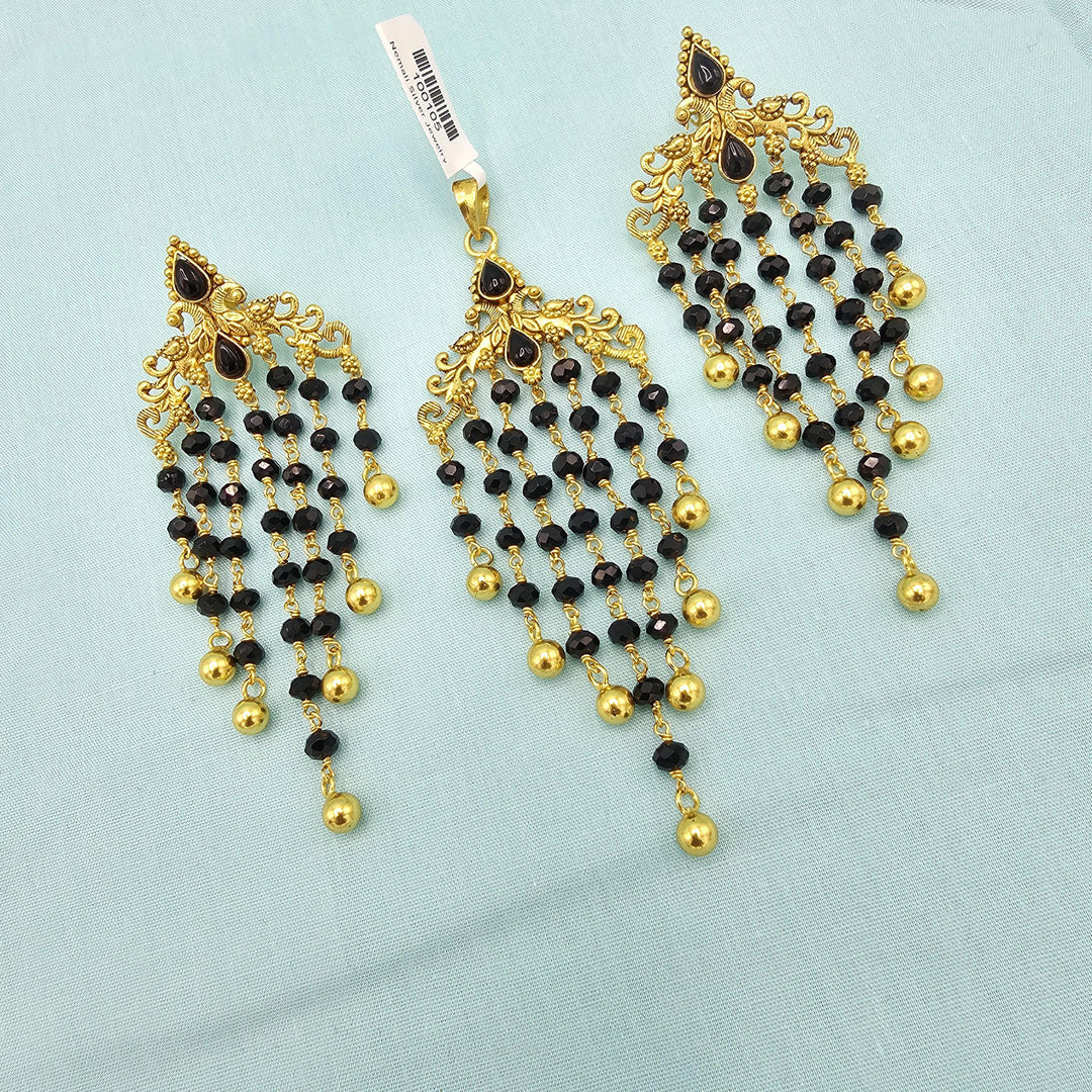 Black bEADS Pendant set