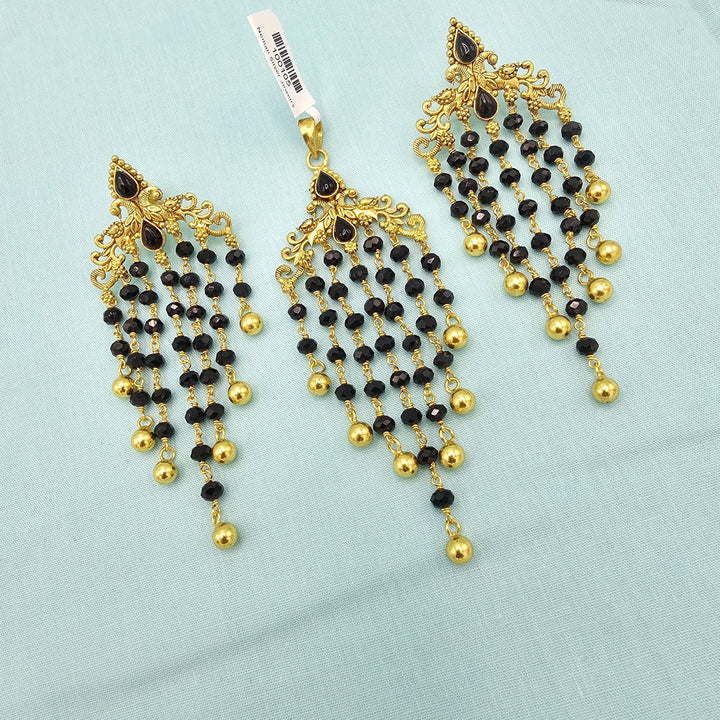 Black bEADS Pendant set
