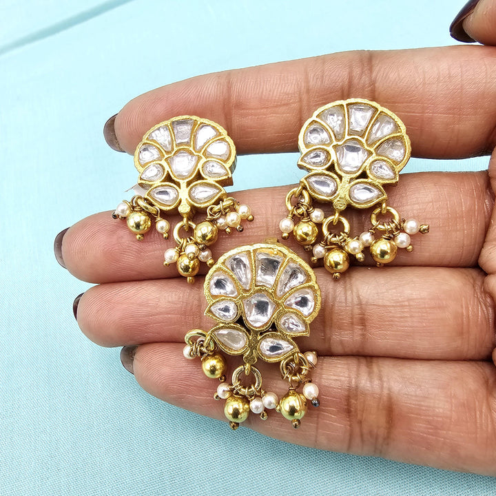 white Kundan pendant set