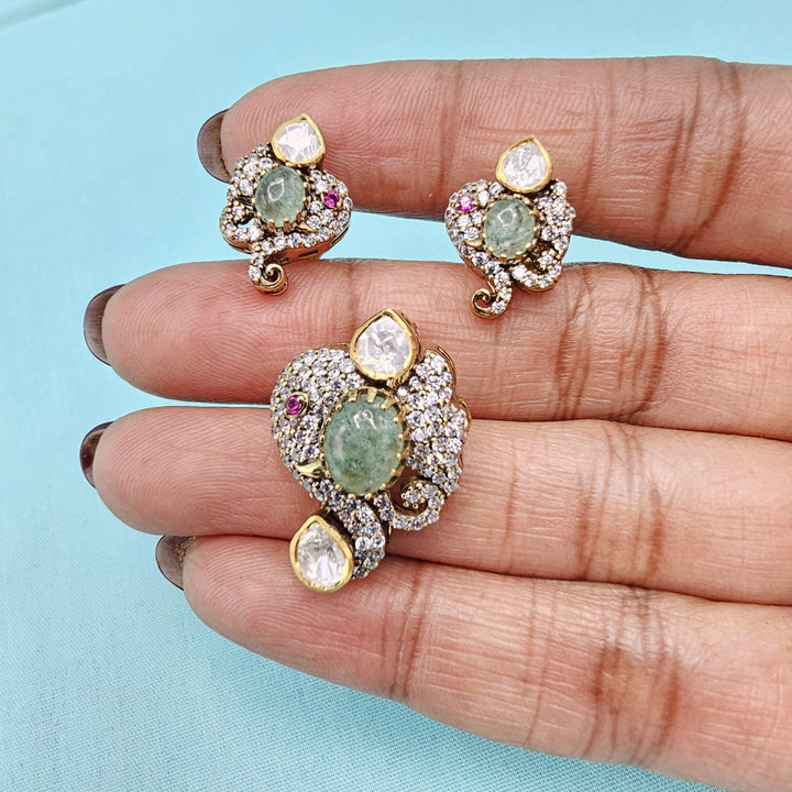 Mint green Moissanite set