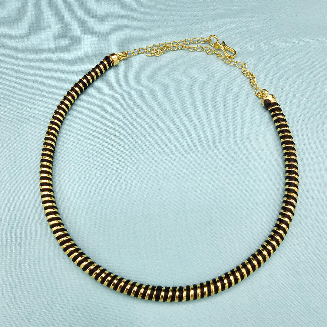 Silver black thread hasli