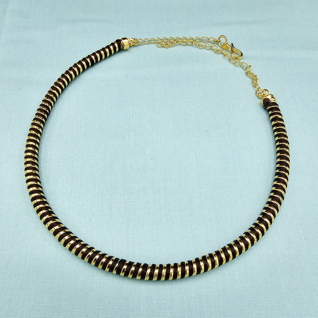 Silver black thread hasli