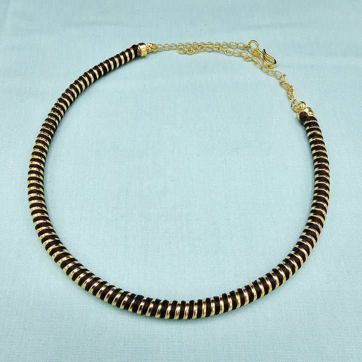Silver black thread hasli