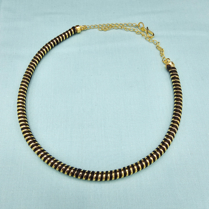 Silver black thread hasli