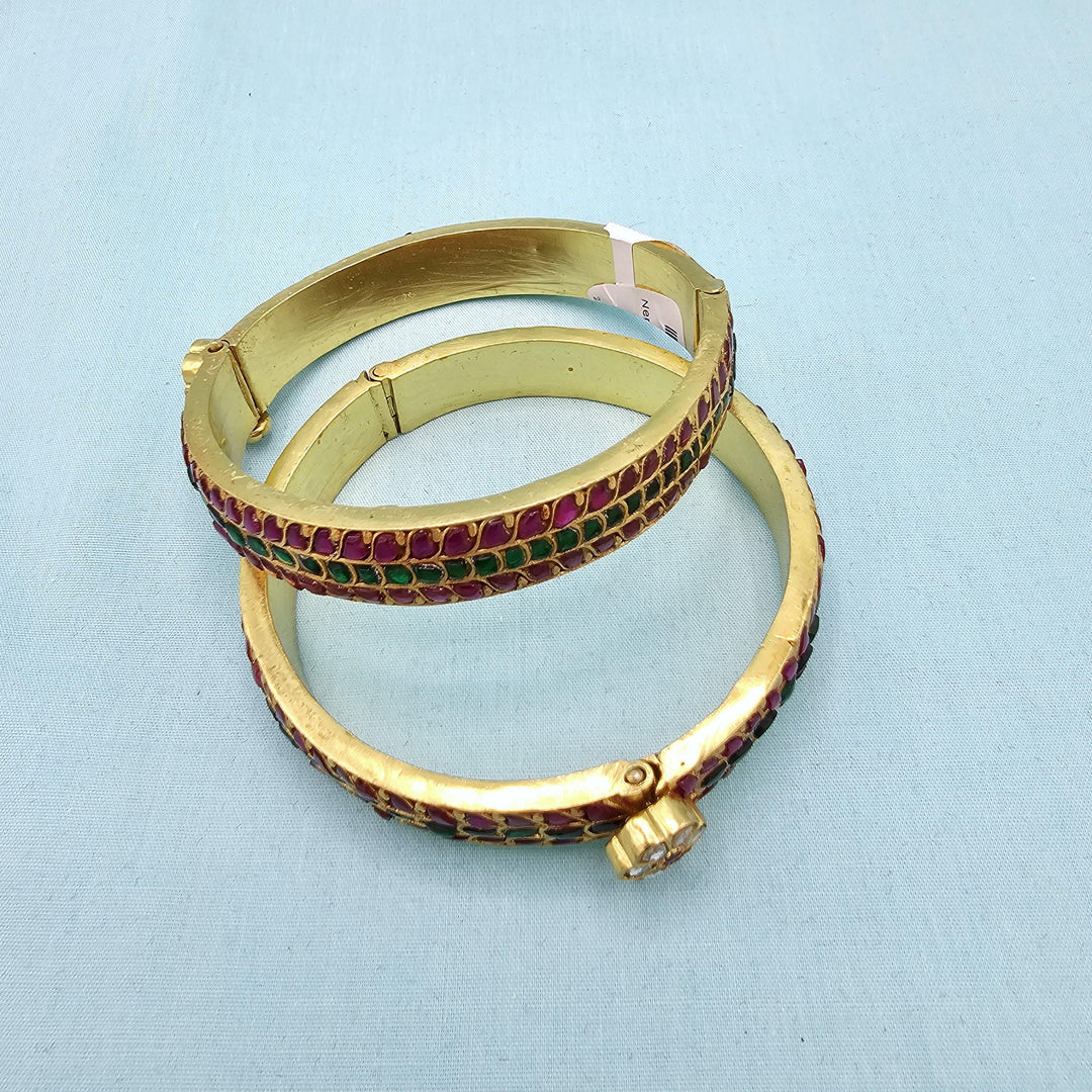 2.8 size Kundan bangles