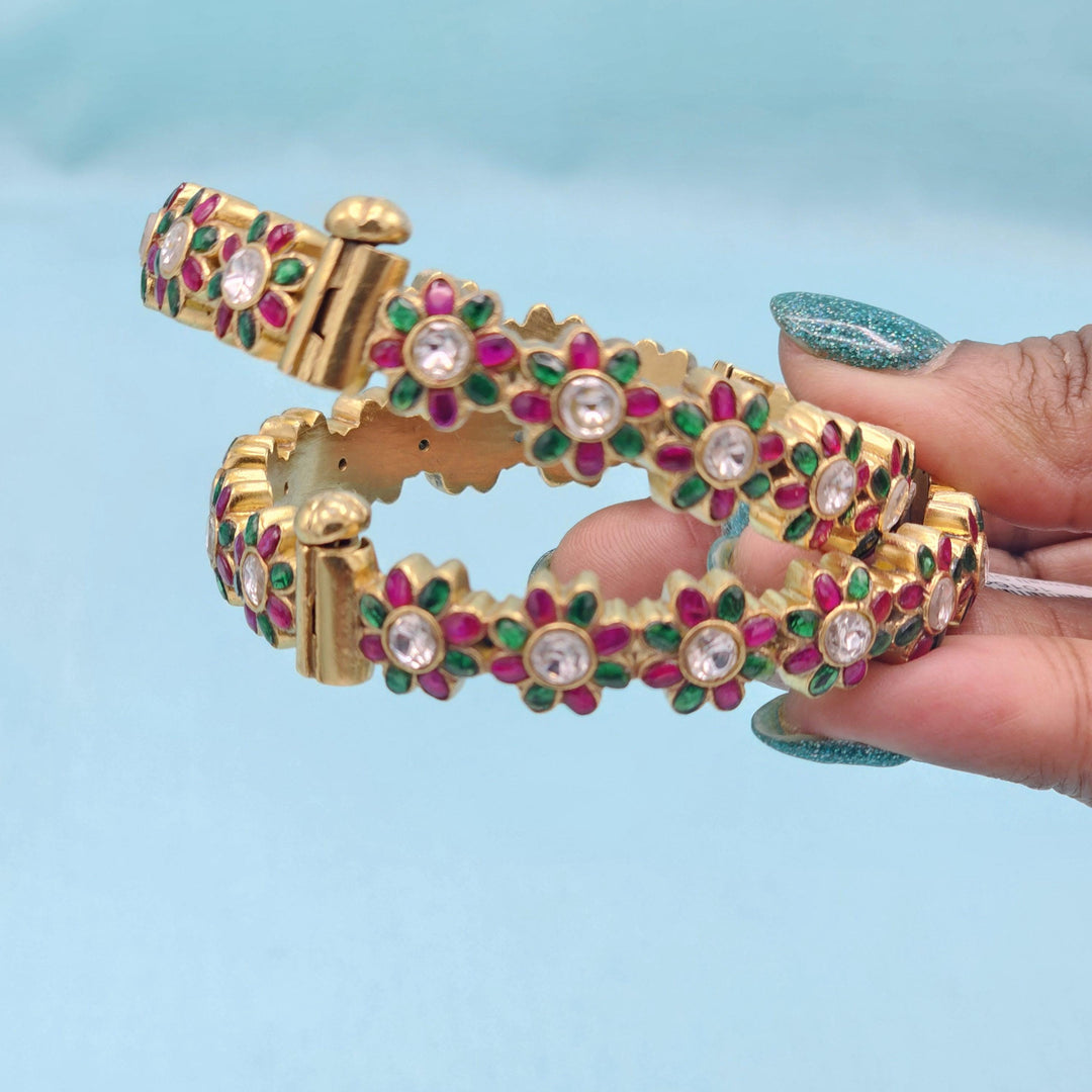 2.6 size Kundan bangles