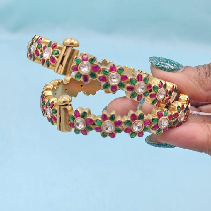 2.6 size Kundan bangles