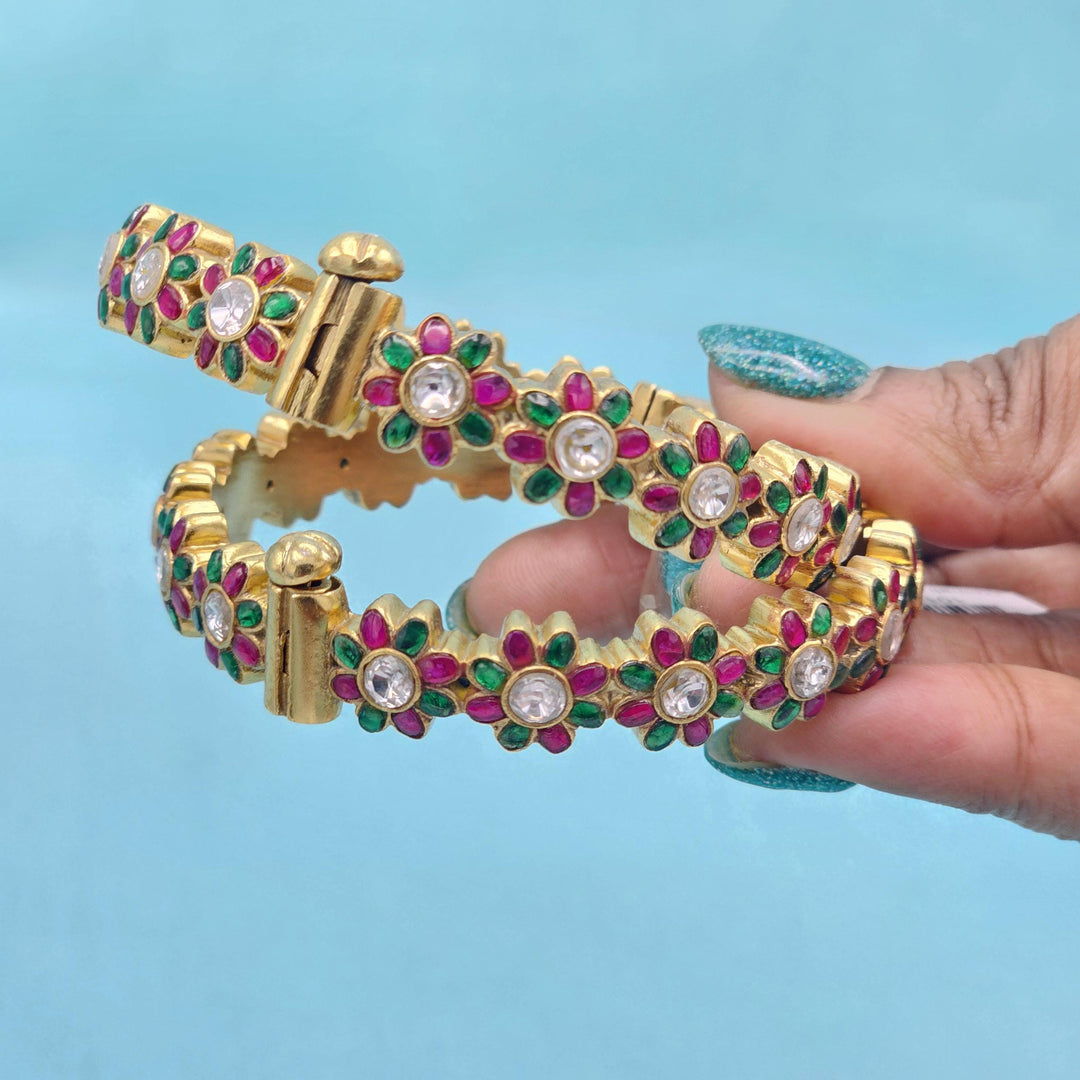 2.6 size Kundan bangles