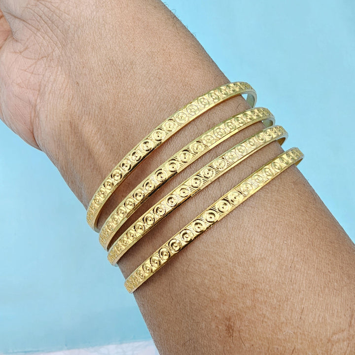2.6 sz Set of 4 bangles