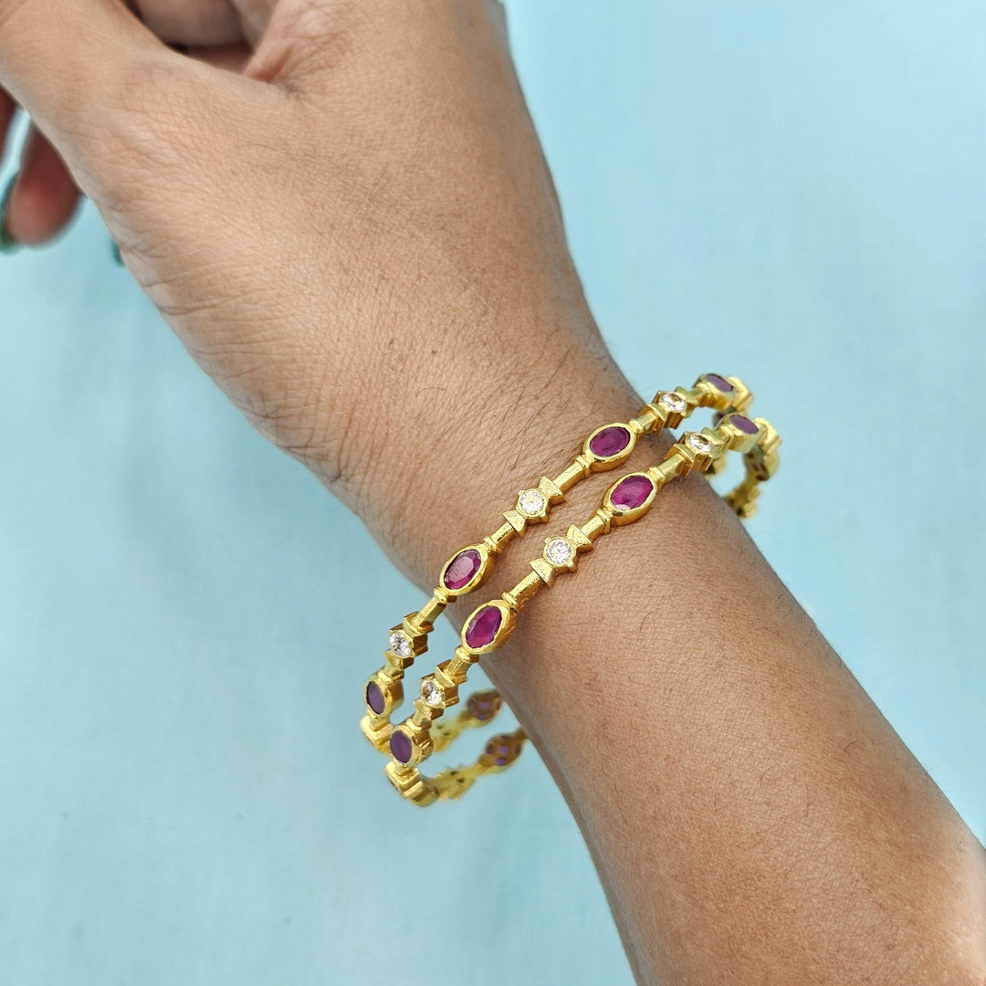2.8 silver Pink stone bangles