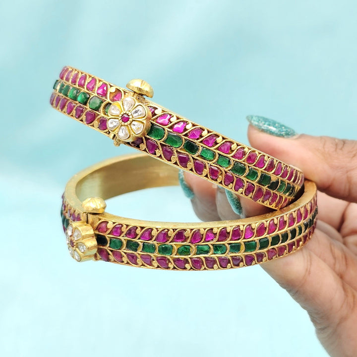 2.8 size Kundan bangles
