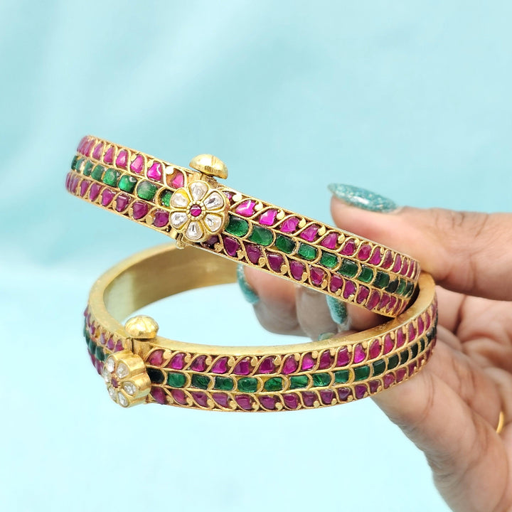 2.8 size Kundan bangles