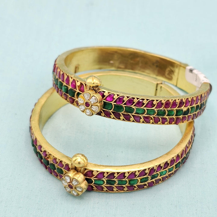 2.8 size Kundan bangles