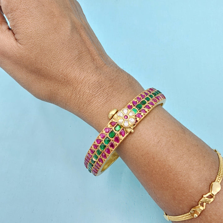 2.8 size Kundan bangles