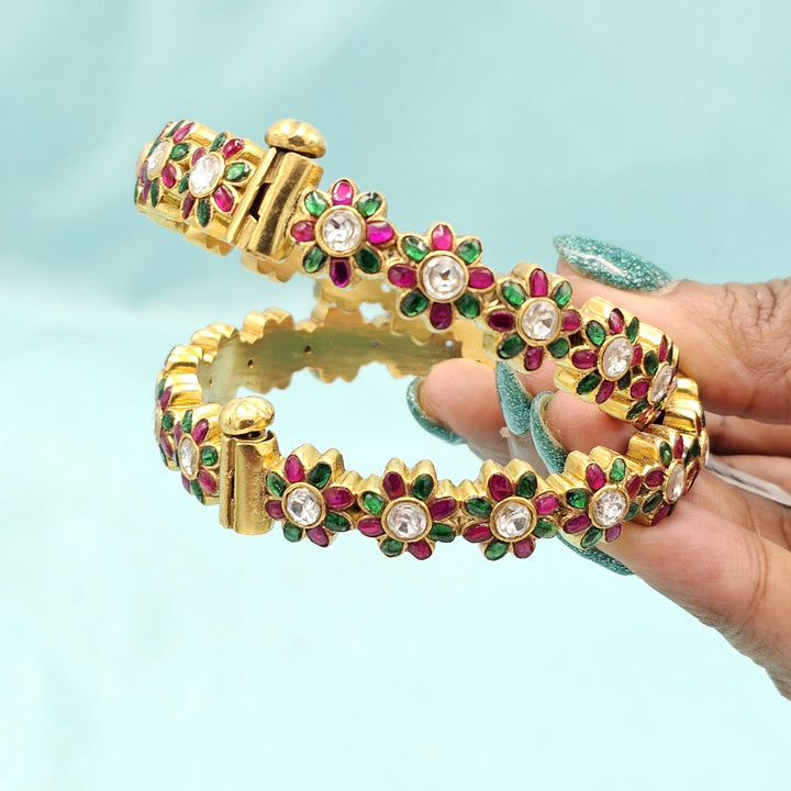 2.6 size Kundan bangles