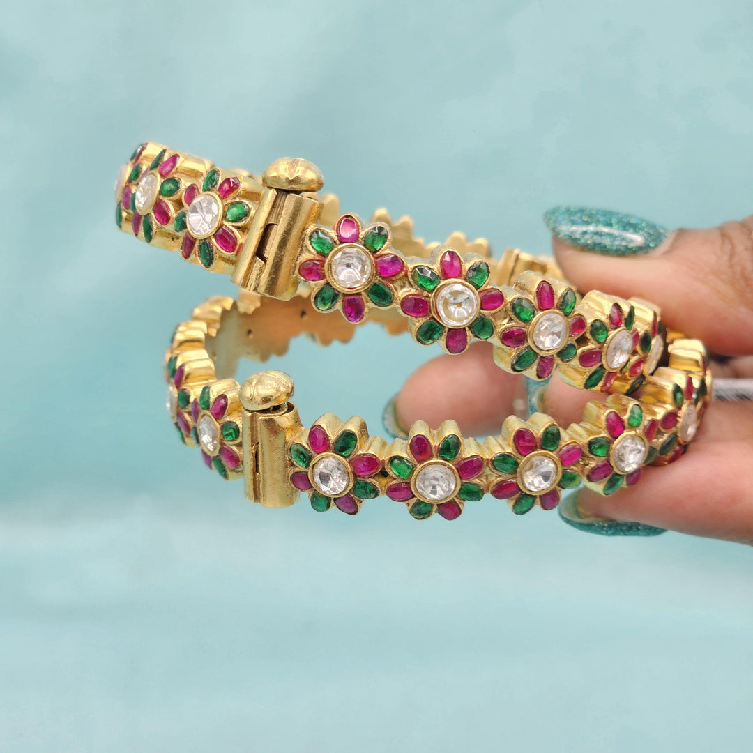 2.6 size Kundan bangles